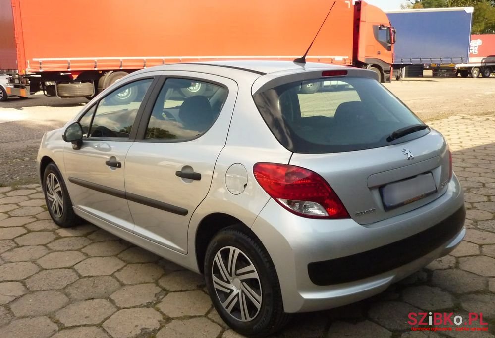 2010' Peugeot 207 1.4 Presence photo #5