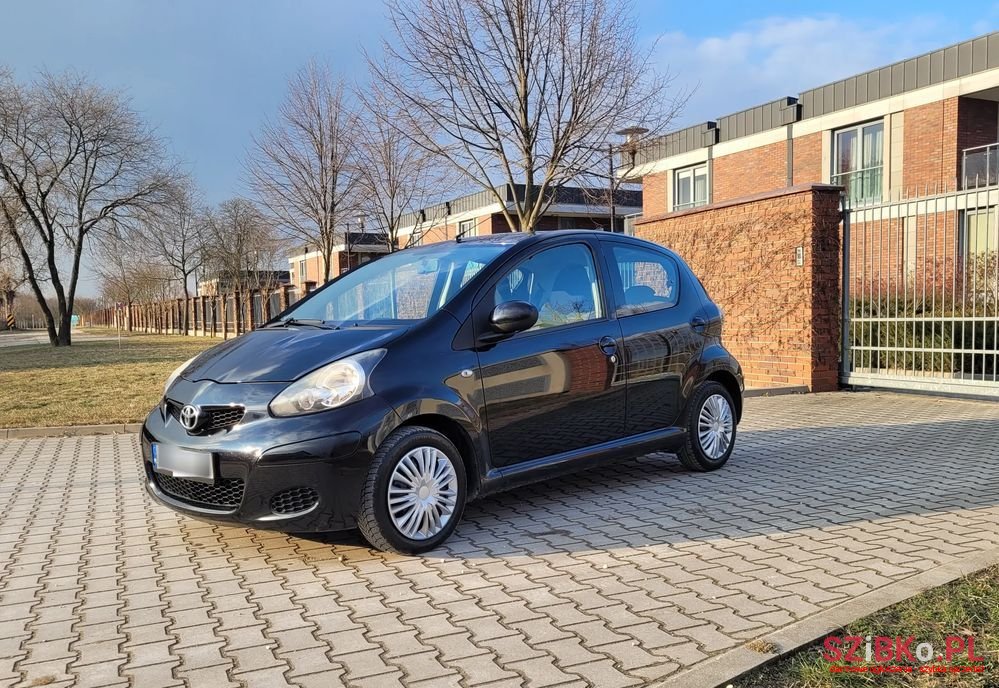 2011' Toyota Aygo 1.0 Vvt-I Luna A/C photo #2