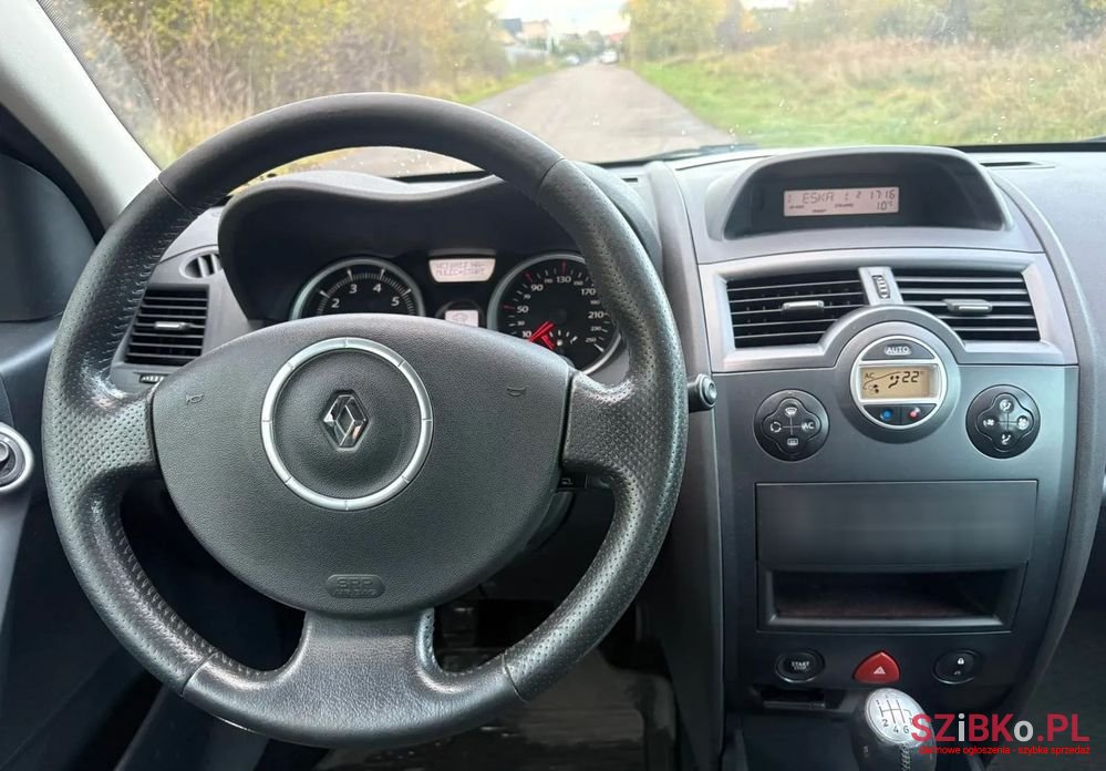 2008' Renault Megane photo #6