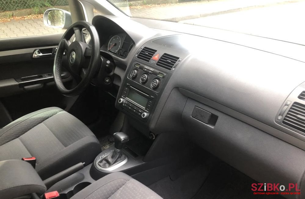 2005' Volkswagen Touran photo #5
