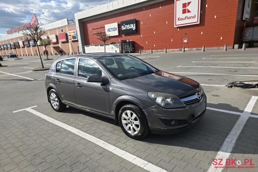2011' Opel Astra 1.7 Cdti photo #2