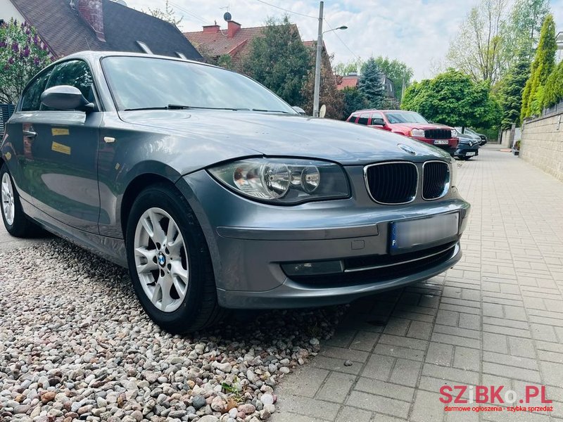 2010' BMW 1 Series 116I Edition Sport photo #4
