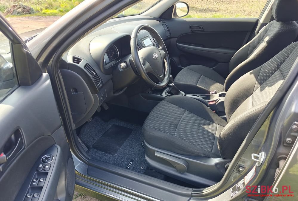 2010' Hyundai i30 photo #6