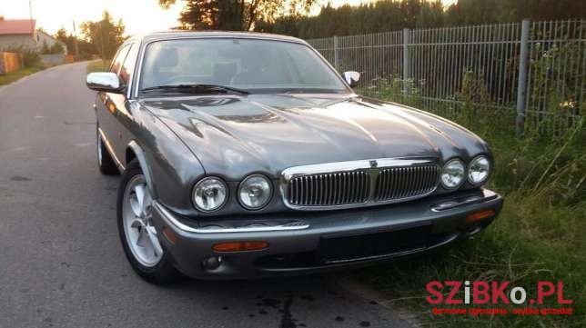 2002' Jaguar XJ photo #1