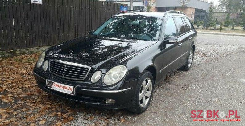 2004' Mercedes-Benz Klasa E photo #1