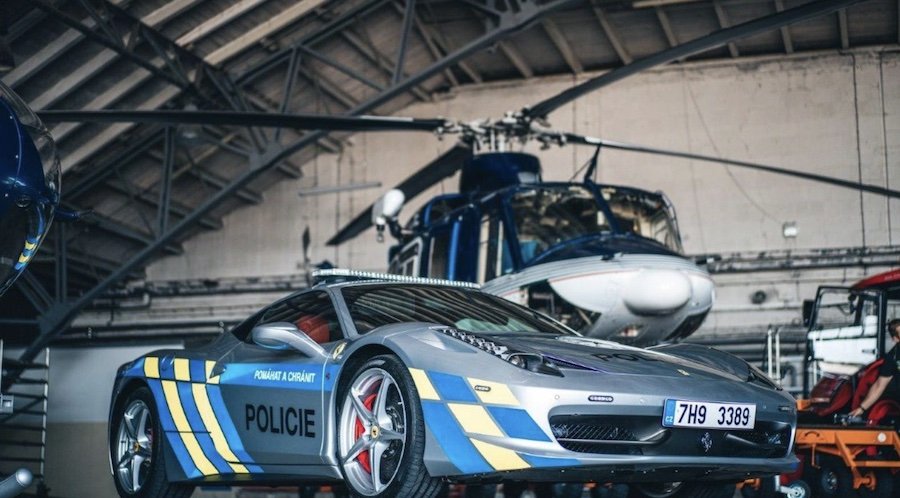 Конфіскований Ferrari 458 Italia став автомобілем чеської поліції