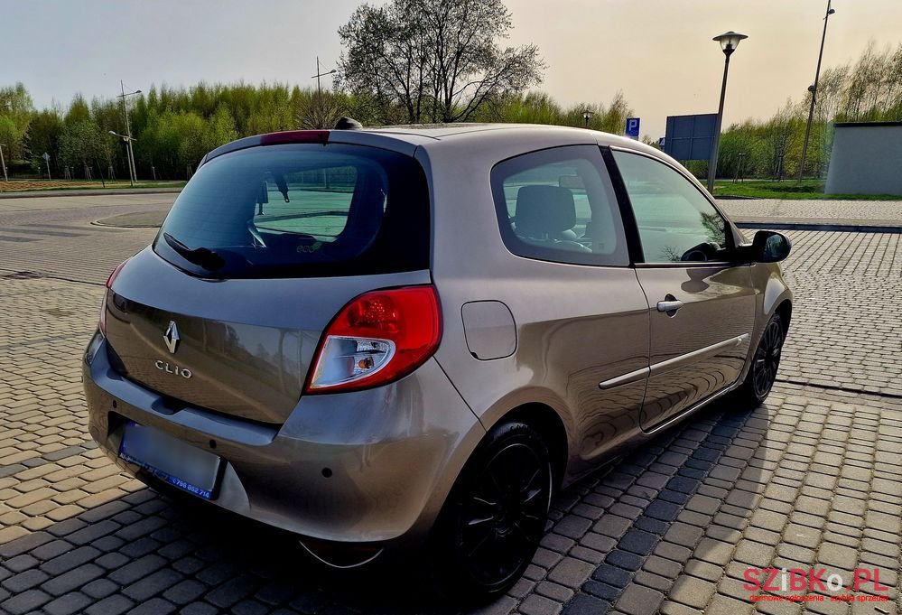 2009' Renault Clio 1.2 16V Authentique photo #6