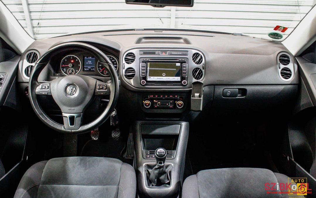 2012' Volkswagen Tiguan photo #3