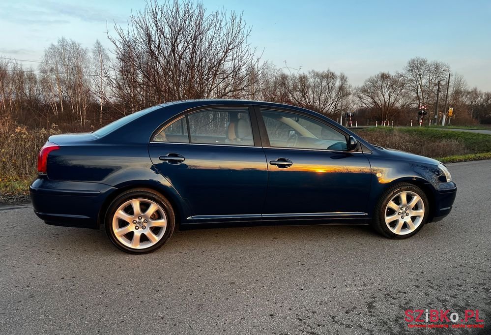 2003' Toyota Avensis 2.0 Vvt-I Executive photo #3