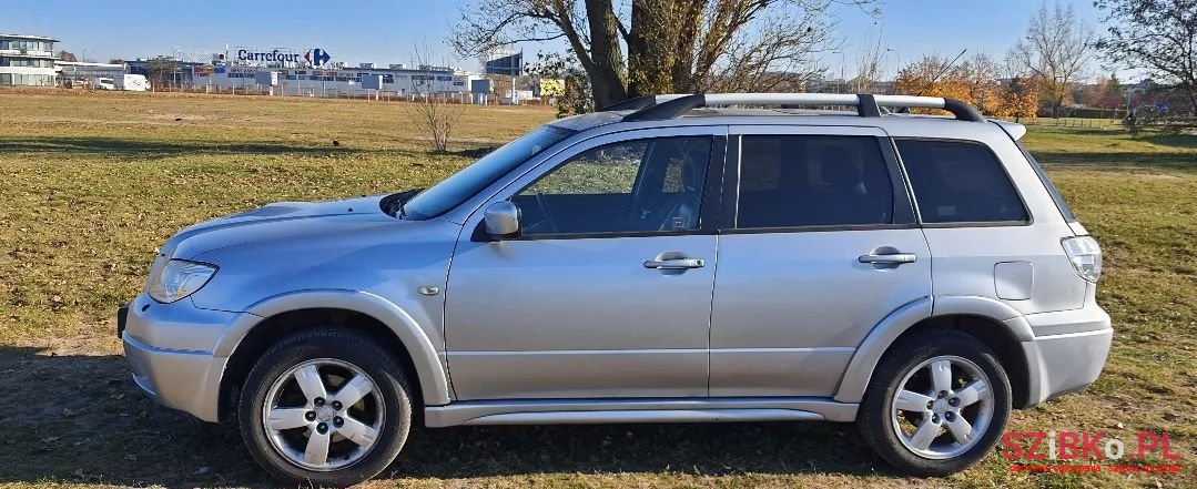 2007' Mitsubishi Outlander photo #1