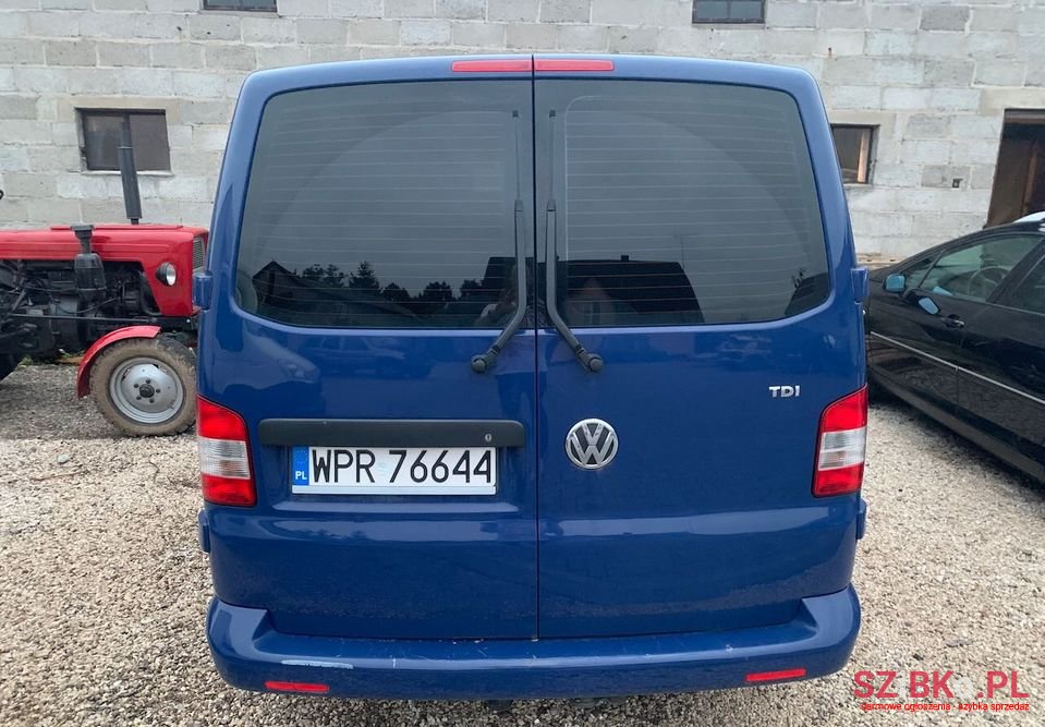 2011' Volkswagen Transporter photo #5