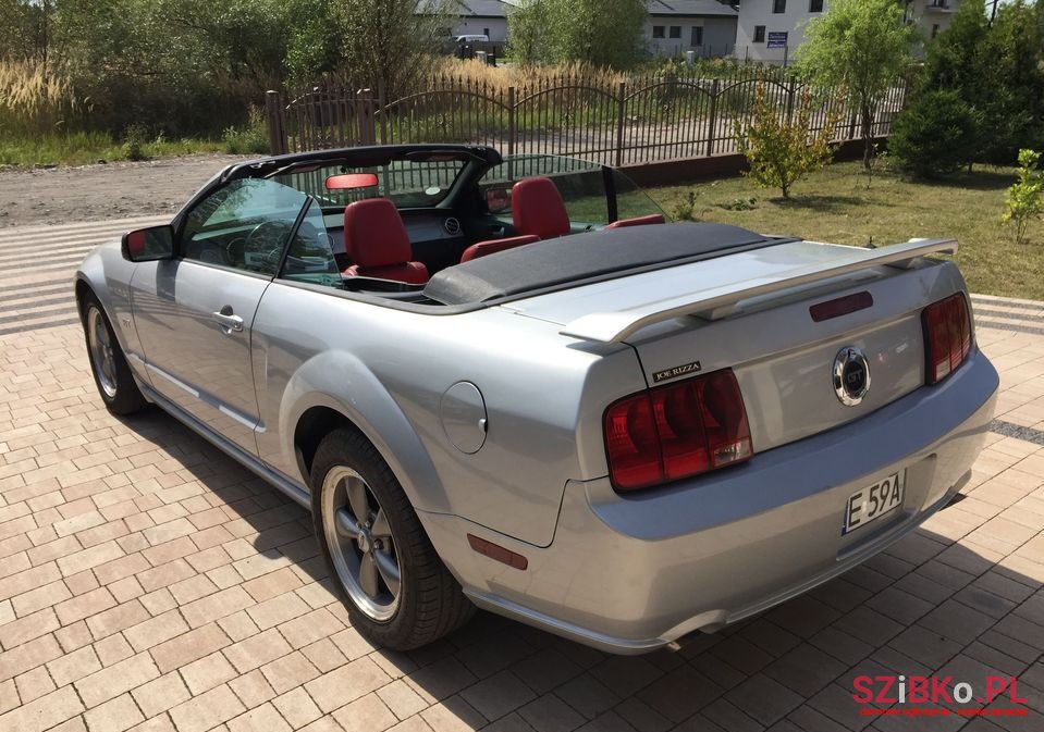 2005' Ford Mustang photo #2