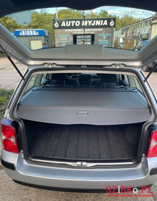 2005' Volkswagen Passat photo #5