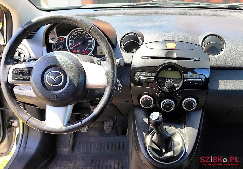 2011' Mazda 2 1.3 Exclusive photo #5