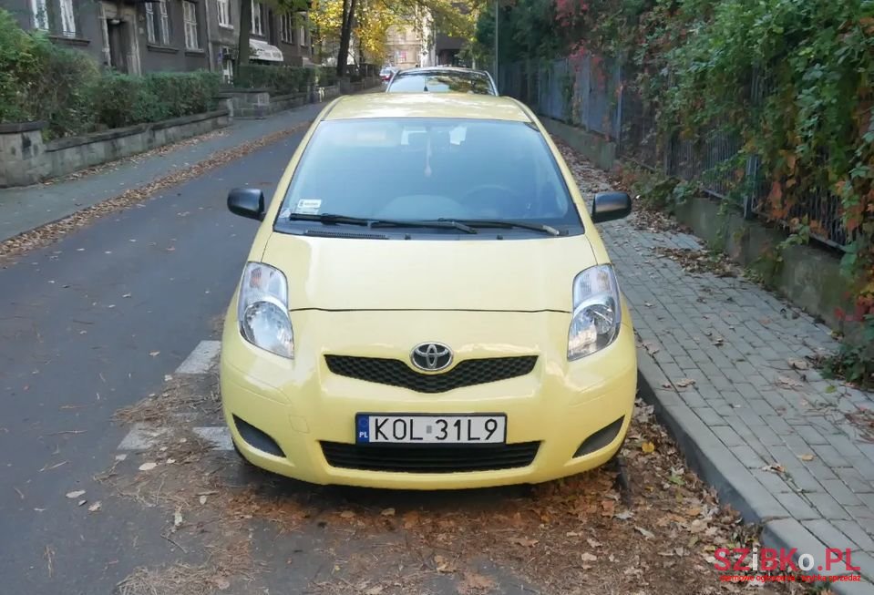 2009' Toyota Yaris photo #2