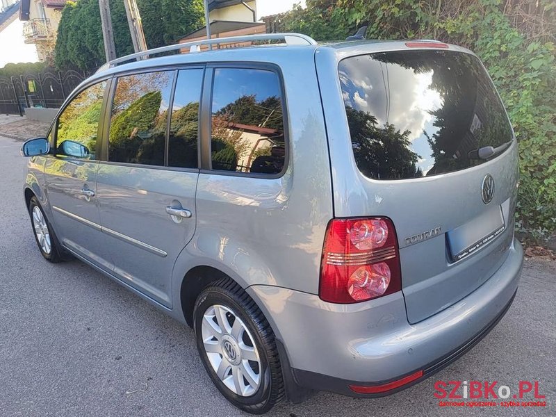 2007' Volkswagen Touran photo #2