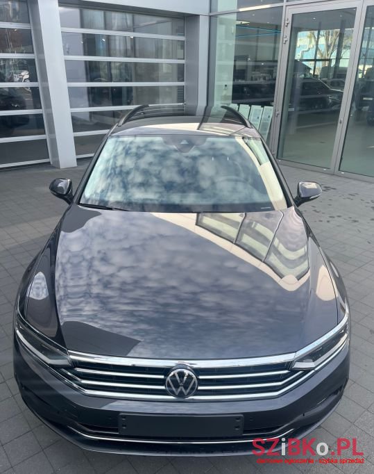 2023' Volkswagen Passat photo #2