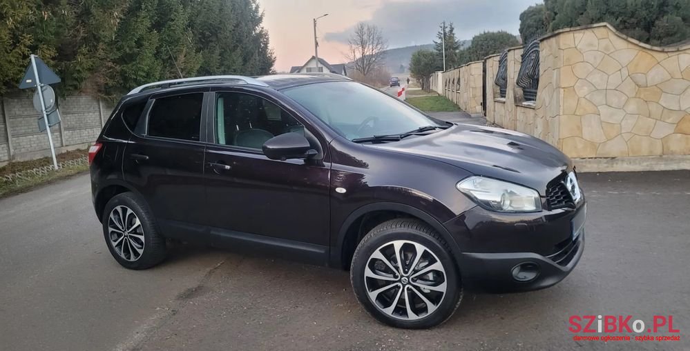 2013' Nissan Qashqai 2.0 4 X 4 Tekna photo #2