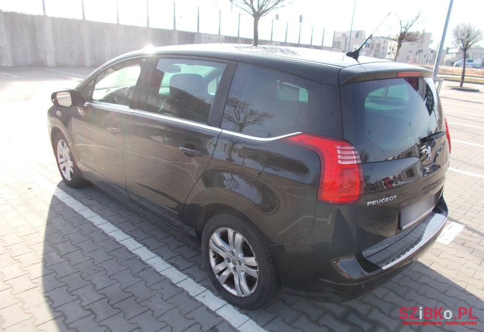 2011' Peugeot 5008 photo #4