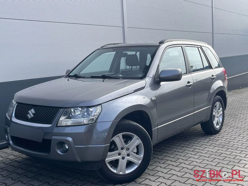 2009' Suzuki Grand Vitara 2.0 De Luxe photo #2