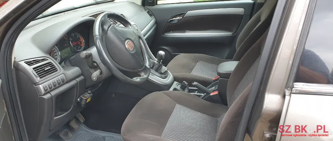 2009' Fiat Croma photo #2