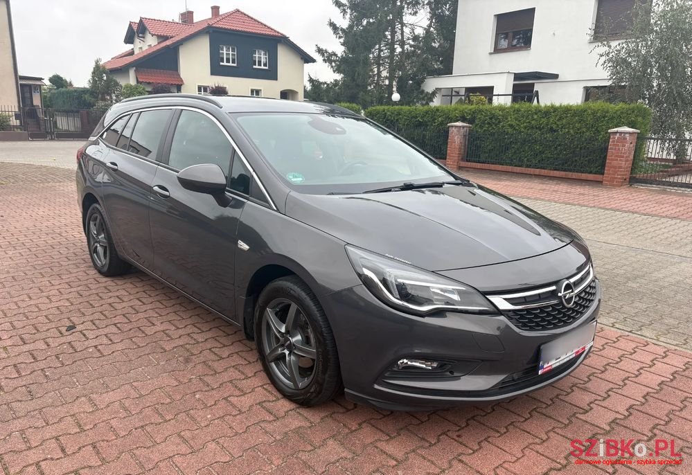 2016' Opel Astra photo #1