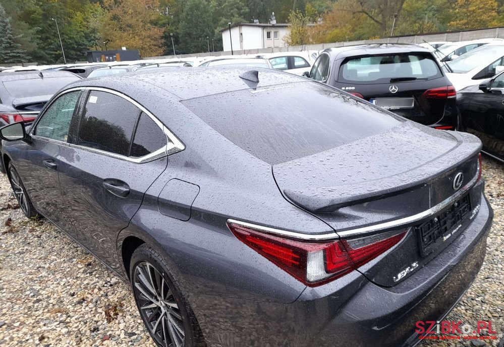 2024' Lexus ES photo #3