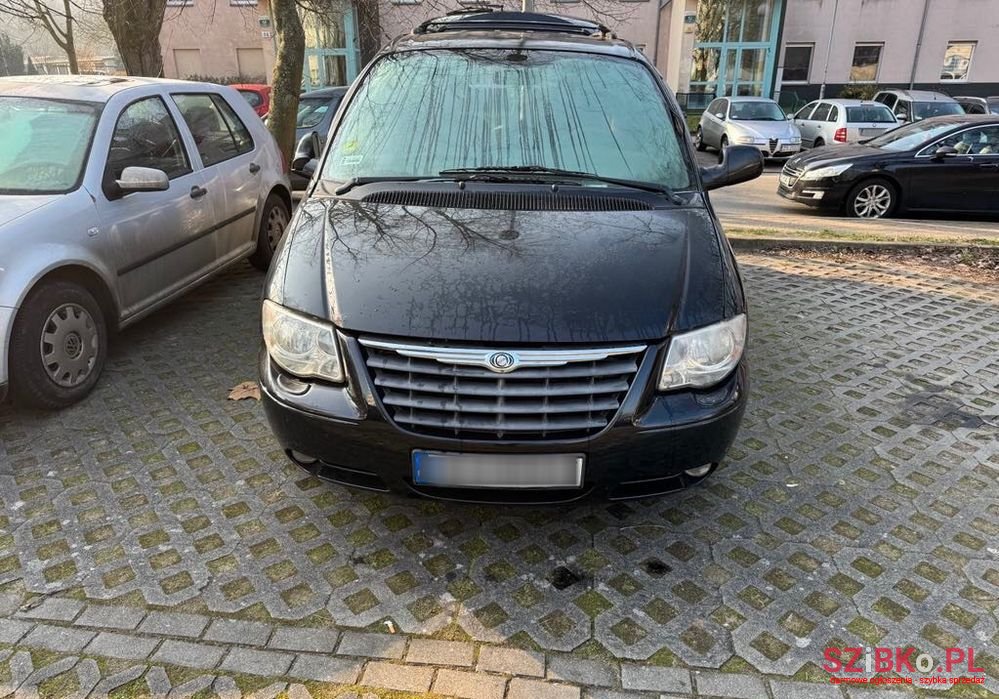 2004' Chrysler Grand Voyager photo #3