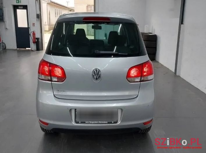 2011' Volkswagen Golf photo #2