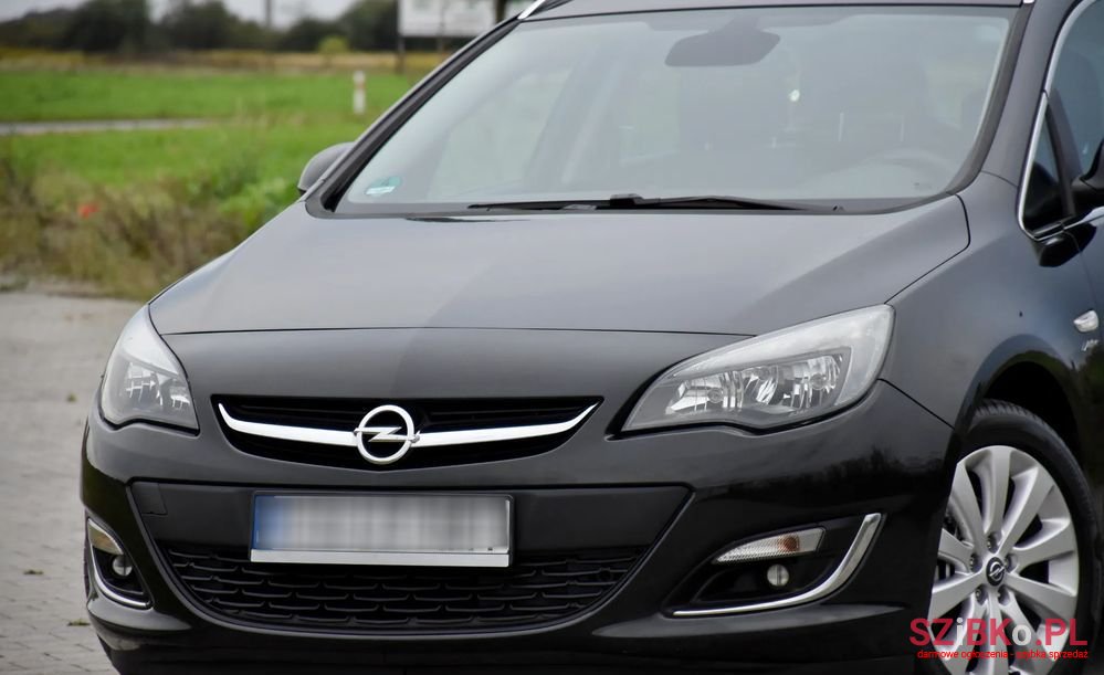 2013' Opel Astra photo #1