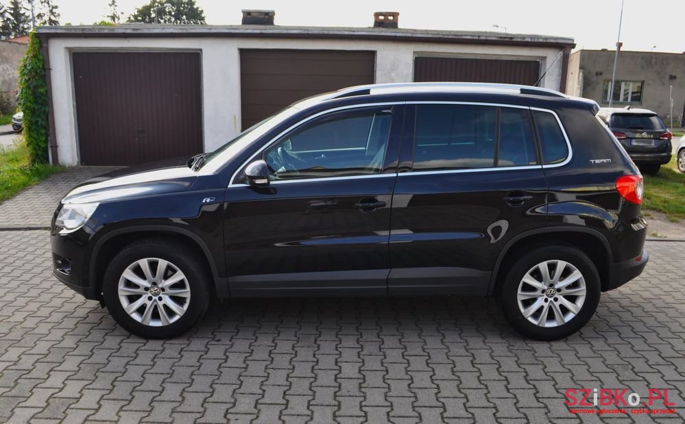 2011' Volkswagen Tiguan photo #4