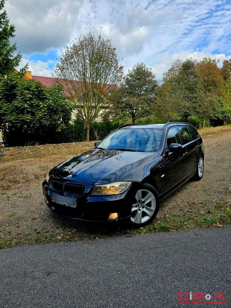 2010' BMW 3 Series 318D Dpf Touring photo #1