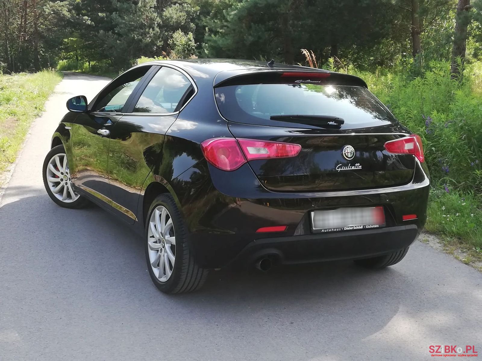 2010' Alfa Romeo Giulietta photo #2