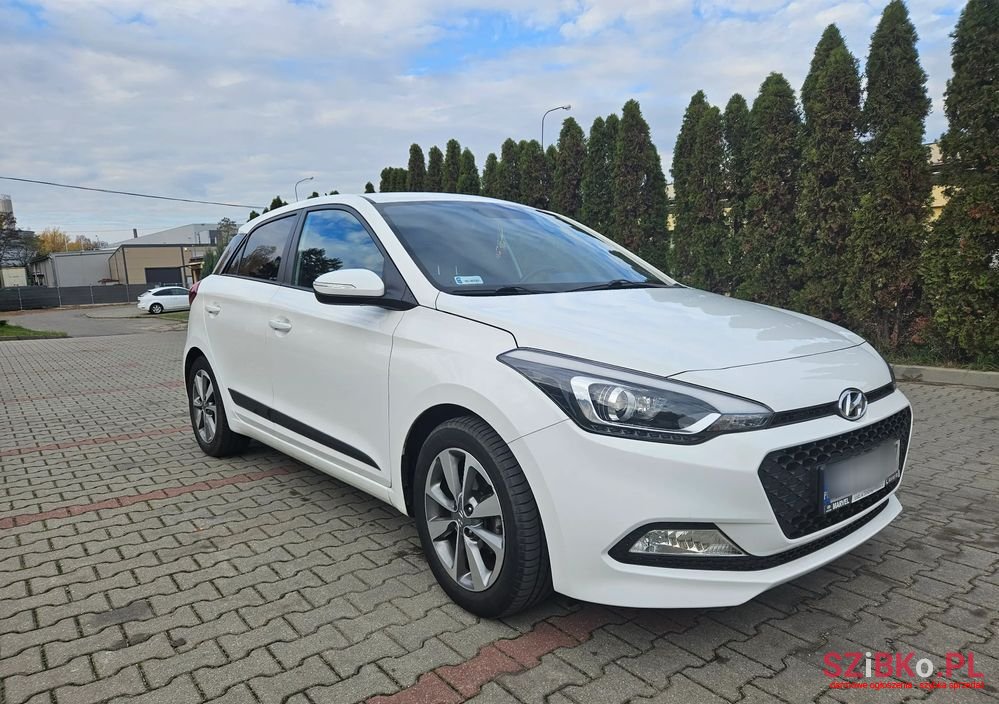 2017' Hyundai i20 photo #2