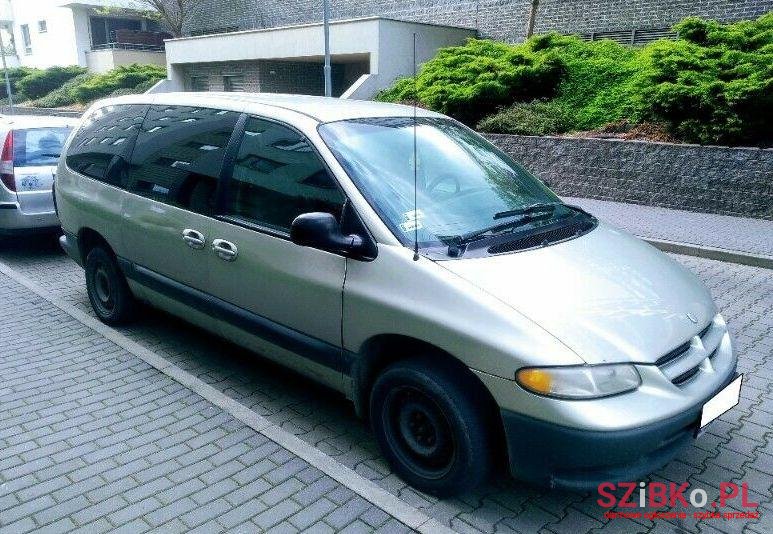 1999' Chrysler Grand Voyager photo #1