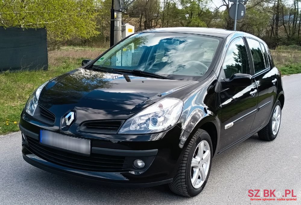 2009' Renault Clio photo #1