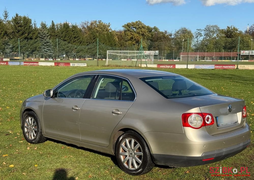 2006' Volkswagen Jetta 2.0 Fsi Comfortline photo #4