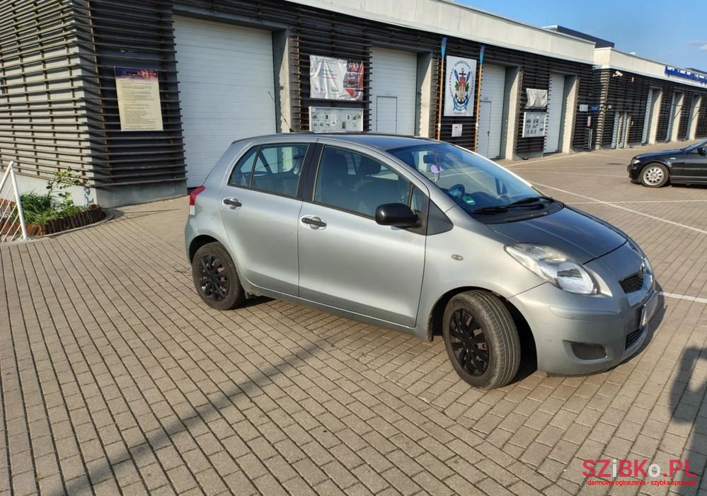 2009' Toyota Yaris photo #3