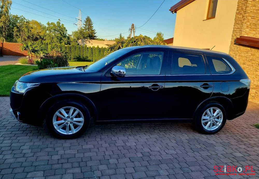 2014' Mitsubishi Outlander photo #2