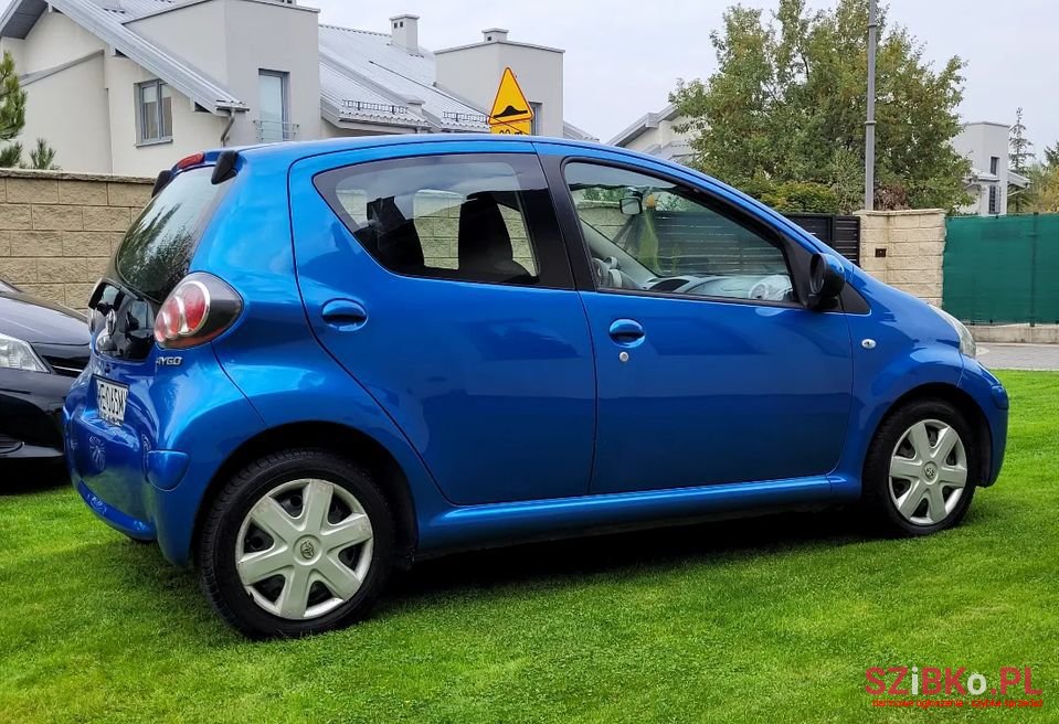 2010' Toyota Aygo photo #2