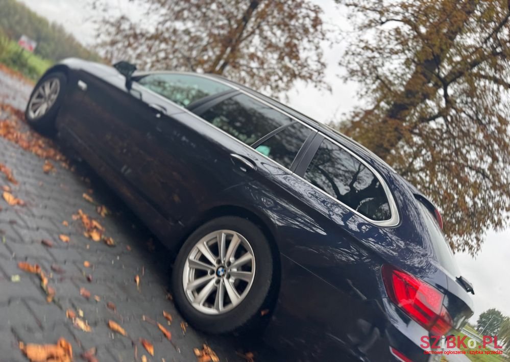 2011' BMW 5 Series photo #5