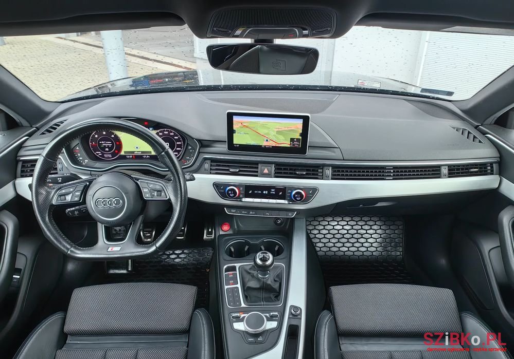 2016' Audi A4 Avant photo #6