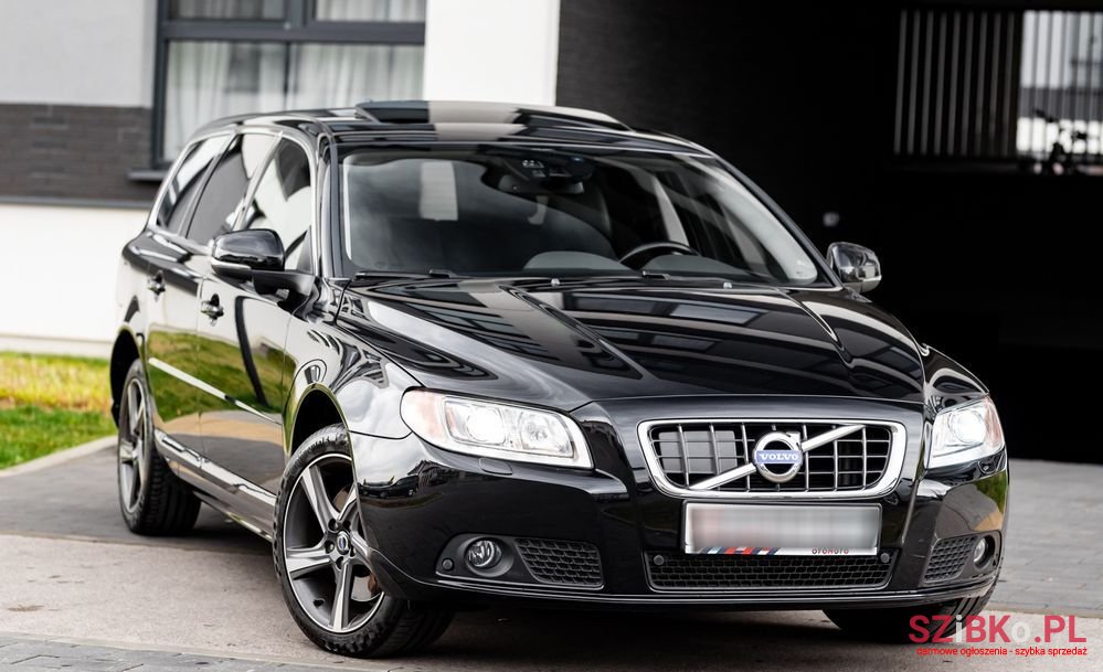 2011' Volvo V70 D3 photo #1