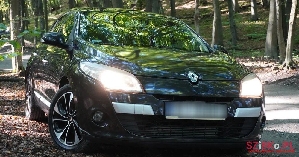 2008' Renault Megane photo #2