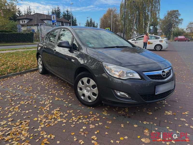 2012' Opel Astra 1.4 Turbo Active photo #4