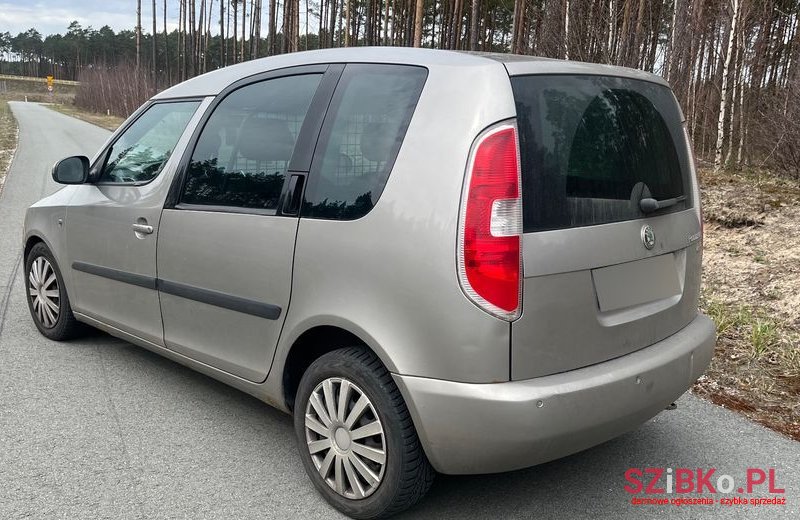 2009' Skoda Roomster 1.9 Tdi photo #4