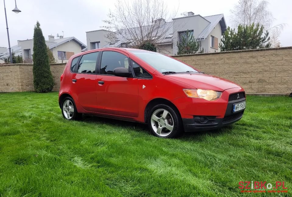 2010' Mitsubishi Colt photo #3