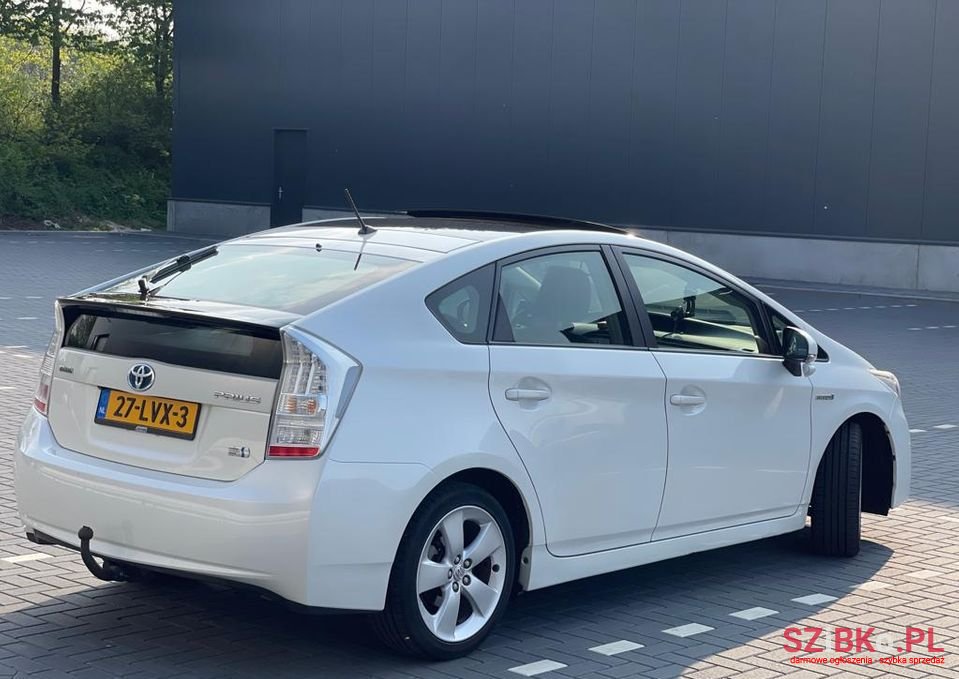 2010' Toyota Prius photo #6