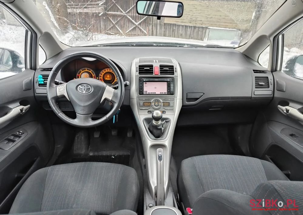 2009' Toyota Auris photo #4