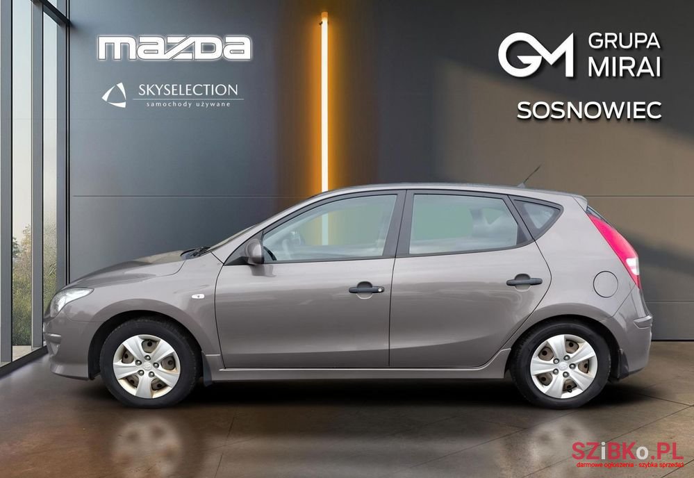 2011' Hyundai i30 1.6 Crdi Base photo #2